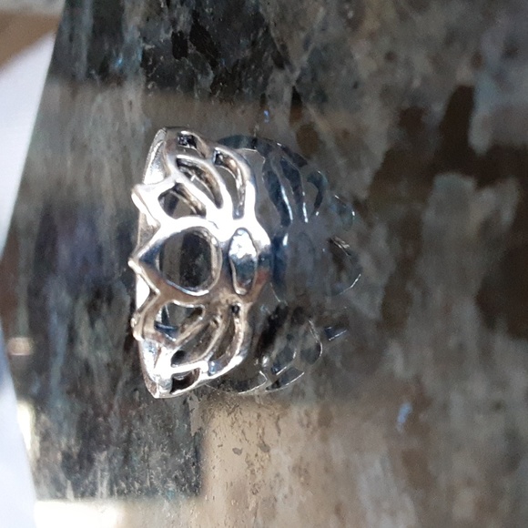 Jewelry - Beautiful silver ring